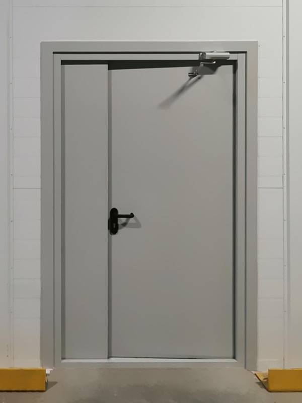 Дверь на склад, вид изнутри (ул. Мелитопольская, вл. 12) Дверь на склад, вид изнутри (ул. Мелитопольская, вл. 12)