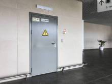 Дверь в электрощитовую Дверь в электрощитовую