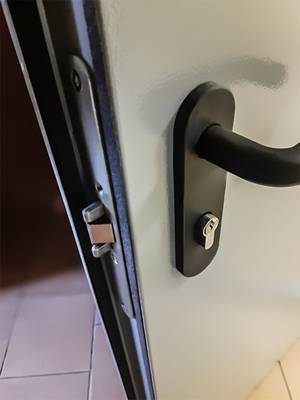 Дверной замок (склад НИИ) Дверной замок (склад НИИ)