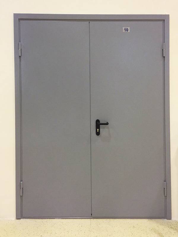 Серая пожаробезопасная дверь Серая пожаробезопасная дверь