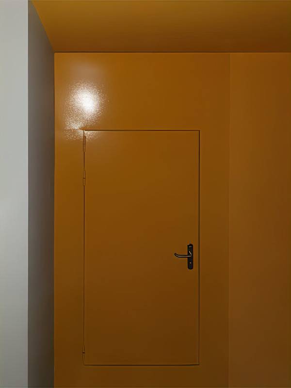 Наружная сторона огнестойкой двери (ул. Генерала Белова, 26) Наружная сторона огнестойкой двери (ул. Генерала Белова, 26)