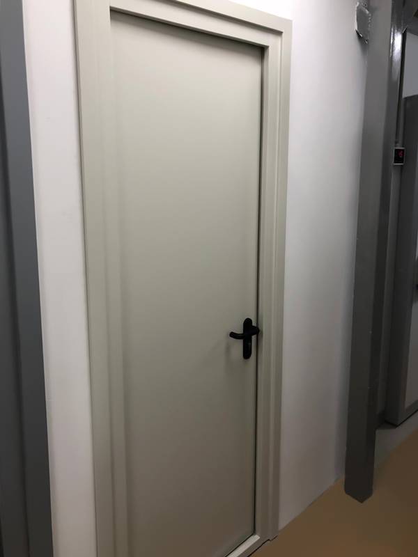 Однопольная дверь изнутри (ул. Большая Дорогомиловская, 8) Однопольная дверь изнутри (ул. Большая Дорогомиловская, 8)