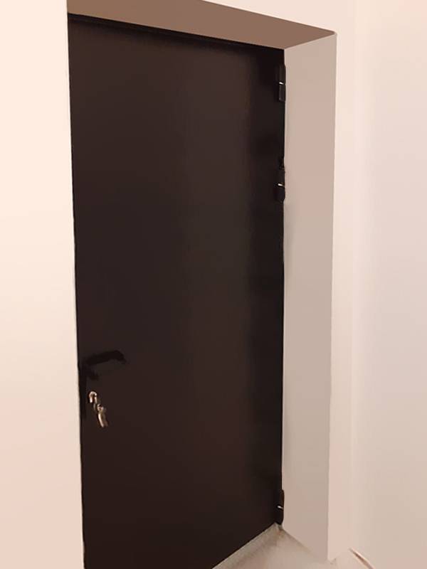 Однопольная дверь, вид снаружи (ТЦ, г. Балашиха) Однопольная дверь, вид снаружи (ТЦ, г. Балашиха)