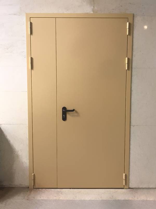 Огнеупорная полуторная дверь (МГУ) Огнеупорная полуторная дверь (МГУ)