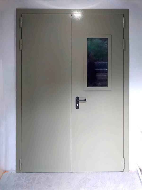 Остекленная противопожарная дверь (ул. 8-я Парковая, 25) Остекленная противопожарная дверь (ул. 8-я Парковая, 25)