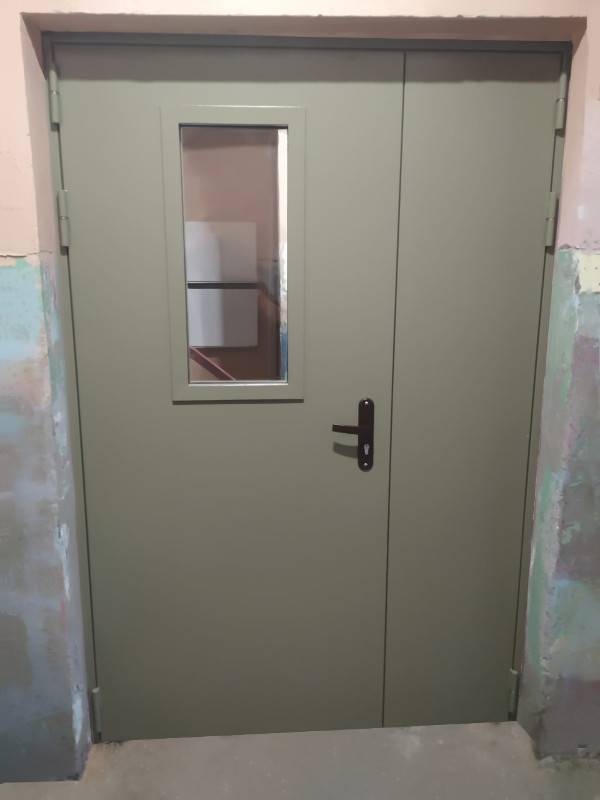 Подъездная дверь, фото снаружи (ул. Архитектора Власова)