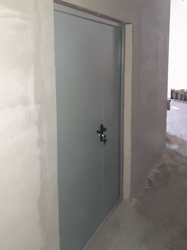 Полуторная дверь изнутри (автосервис, ул. Барышиха, 39) Полуторная дверь изнутри (автосервис, ул. Барышиха, 39)