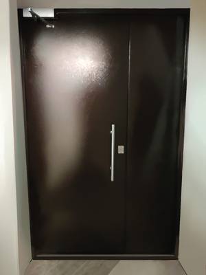 Полуторная дверь изнутри (офис логистической фирмы, ул. Гончарная) Полуторная дверь изнутри (офис логистической фирмы, ул. Гончарная)