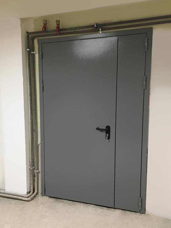 Полуторопольная дверь (склад, ул. 2-я Вольская) Полуторопольная дверь (склад, ул. 2-я Вольская)