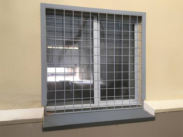 Стальная решетка (пожарное депо) Стальная решетка (пожарное депо)