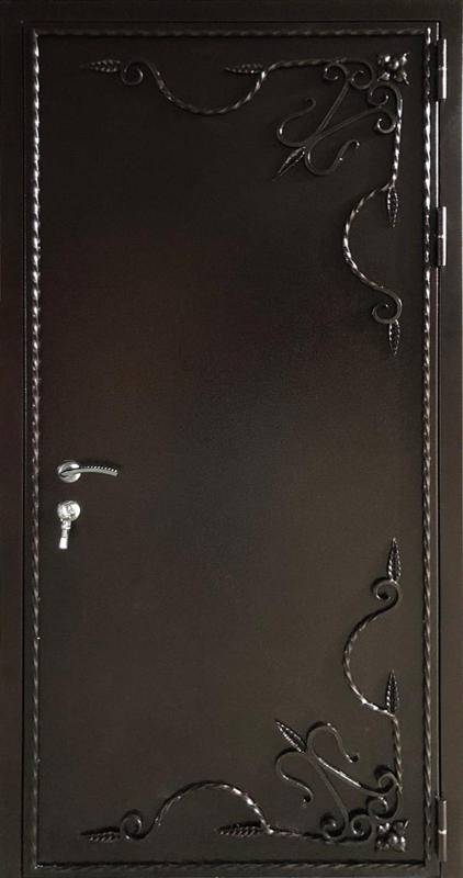 Техническая дверь с коваными элементами Техническая дверь с коваными элементами