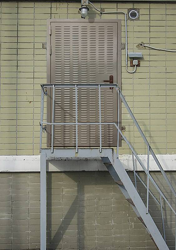 верь в пробивной решеткой верь в пробивной решеткой