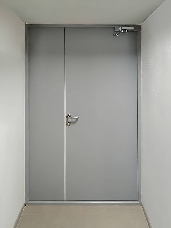 Внутренняя сторона полуторной двери (ММП им. В. В. Чернышёва) Внутренняя сторона полуторной двери (ММП им. В. В. Чернышёва)