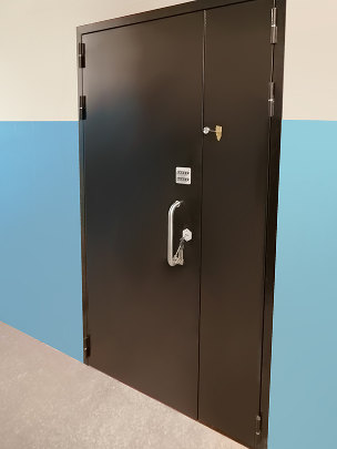 Дверь с кодовым замком, фото снаружи Дверь с кодовым замком, фото снаружи