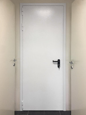 Дверь с внешней стороны Дверь с внешней стороны