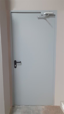 Однопольная дверь изнутри Однопольная дверь изнутри