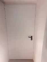 Однопольная дверь, вид снаружи Однопольная дверь, вид снаружи