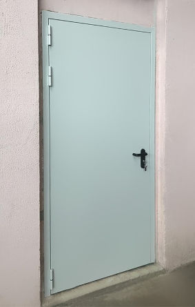 Огнеупорная дверь (фото с внешней стороны) Огнеупорная дверь (фото с внешней стороны)