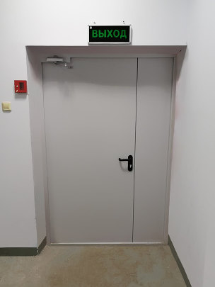 Полуторная дверь изнутри Полуторная дверь изнутри